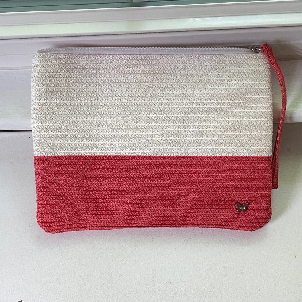 1224. Magid Stylish Two-Tone Red & Ivory Wristlet